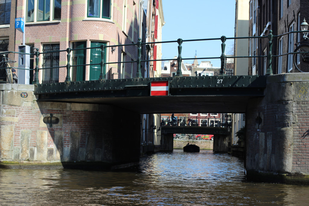 Looking down Beulingsloot from Herengracht. Note the Space Invader artwork on the left abutment. 